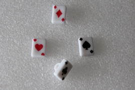 KN-0216-4   Knöpfe m. Spielkartenmotiv