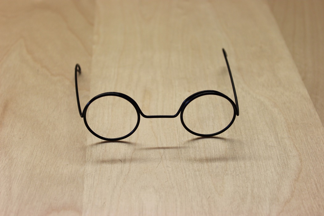 handgefertigt 2,5 cm breit Miniaturbrillen aus Silber-Draht 