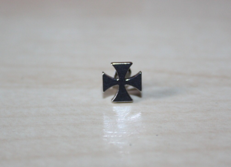 AY-13302-282  Cross-Ohrstecker