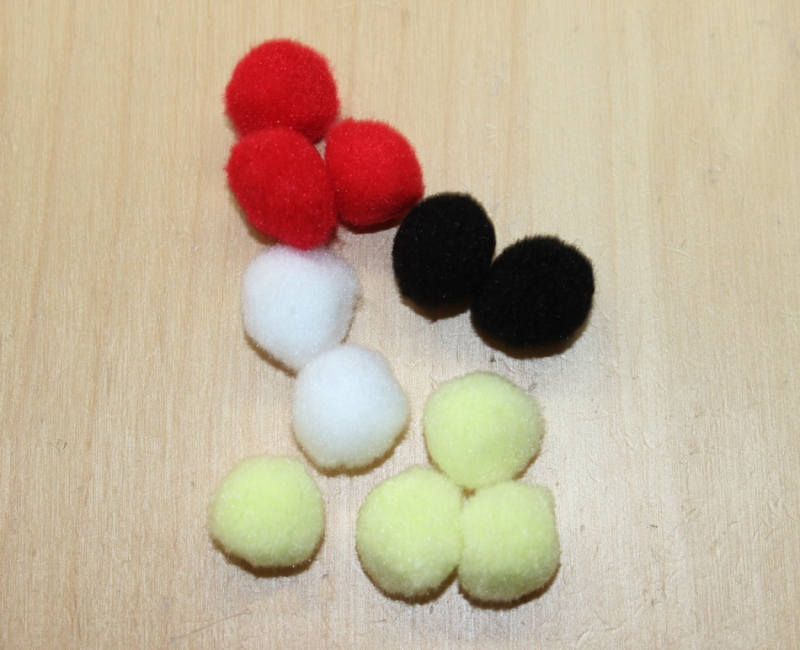 ST-190619   Pompoms  20mm