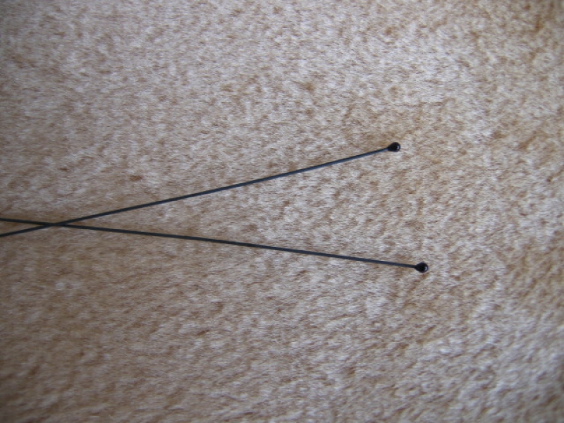 GAS-0012   Schwarze Glasaugen am Draht 1-2mm