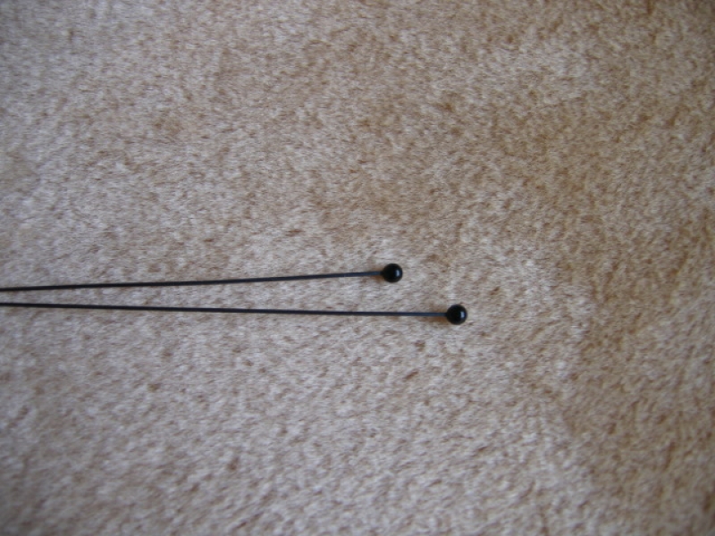 GAS-0012   Schwarze Glasaugen am Draht 1-2mm