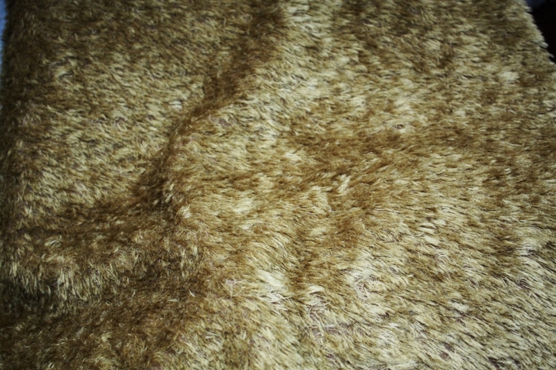 MOH-151529   Mohair Goldoliv brauner Rücken