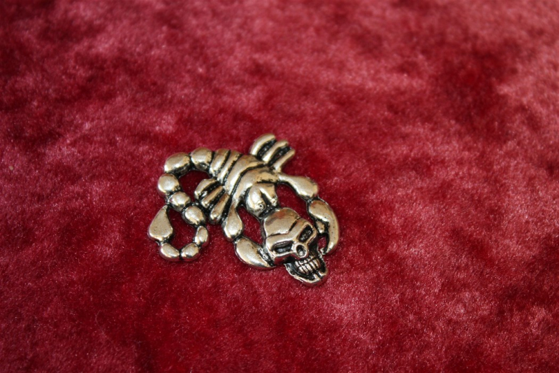 L-0803-76   Skorpion m. Totenkopf