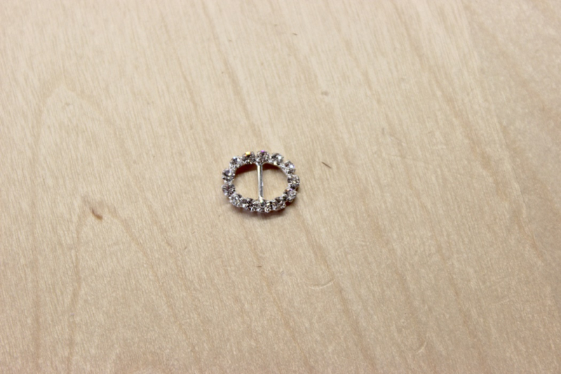 AL-501618730221318-001    Minischnalle Strass ov