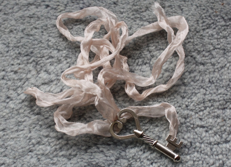 L-0803-63   Schlüssel am Band